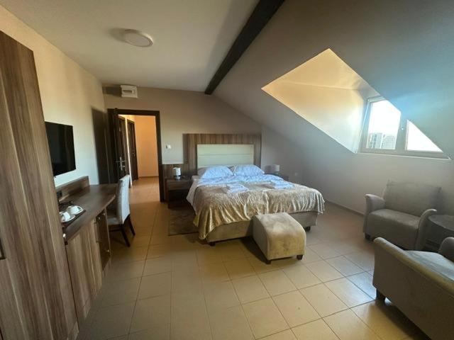 Jp Motel Mali Pariz Бор Экстерьер фото