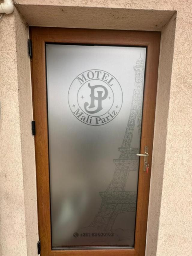 Jp Motel Mali Pariz Бор Экстерьер фото