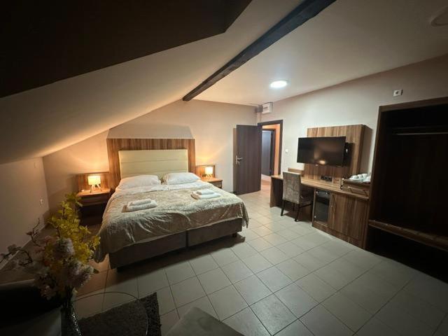 Jp Motel Mali Pariz Бор Экстерьер фото