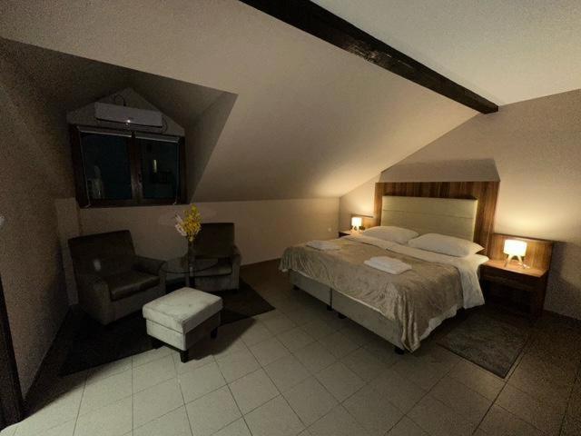 Jp Motel Mali Pariz Бор Экстерьер фото